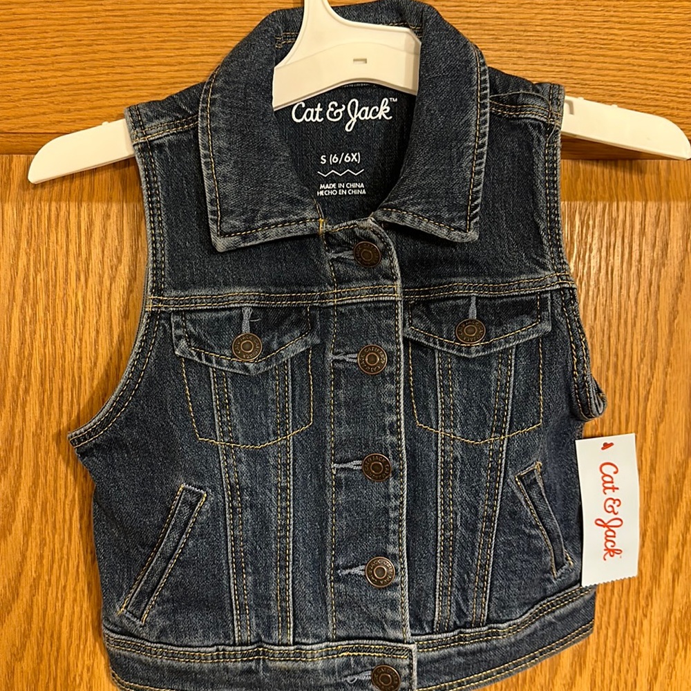 Cat & Jack -Denim Sleeveless Vest with front snaps S(6/6X)